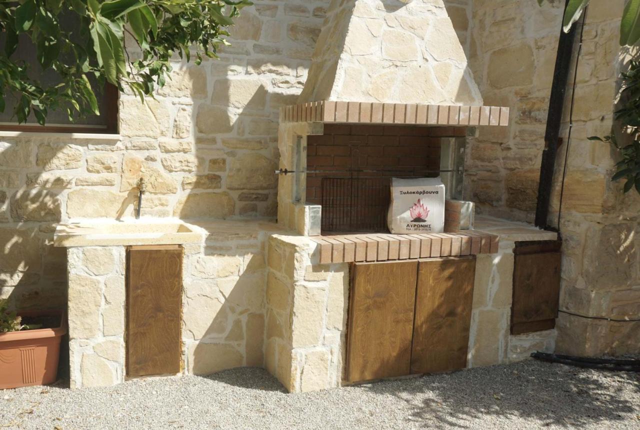 Villa Aspasia With Private Jacuzzi - Oasis Resort Коккинос Пиргос Экстерьер фото