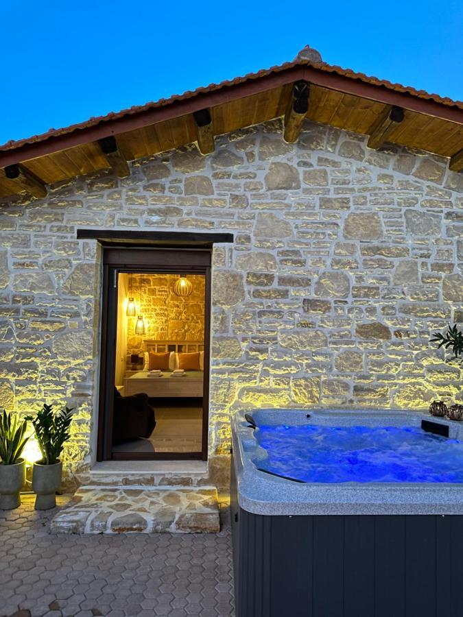 Villa Aspasia With Private Jacuzzi - Oasis Resort Коккинос Пиргос Экстерьер фото