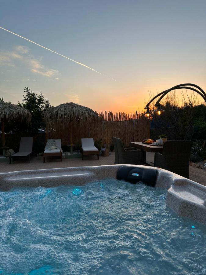Villa Aspasia With Private Jacuzzi - Oasis Resort Коккинос Пиргос Экстерьер фото