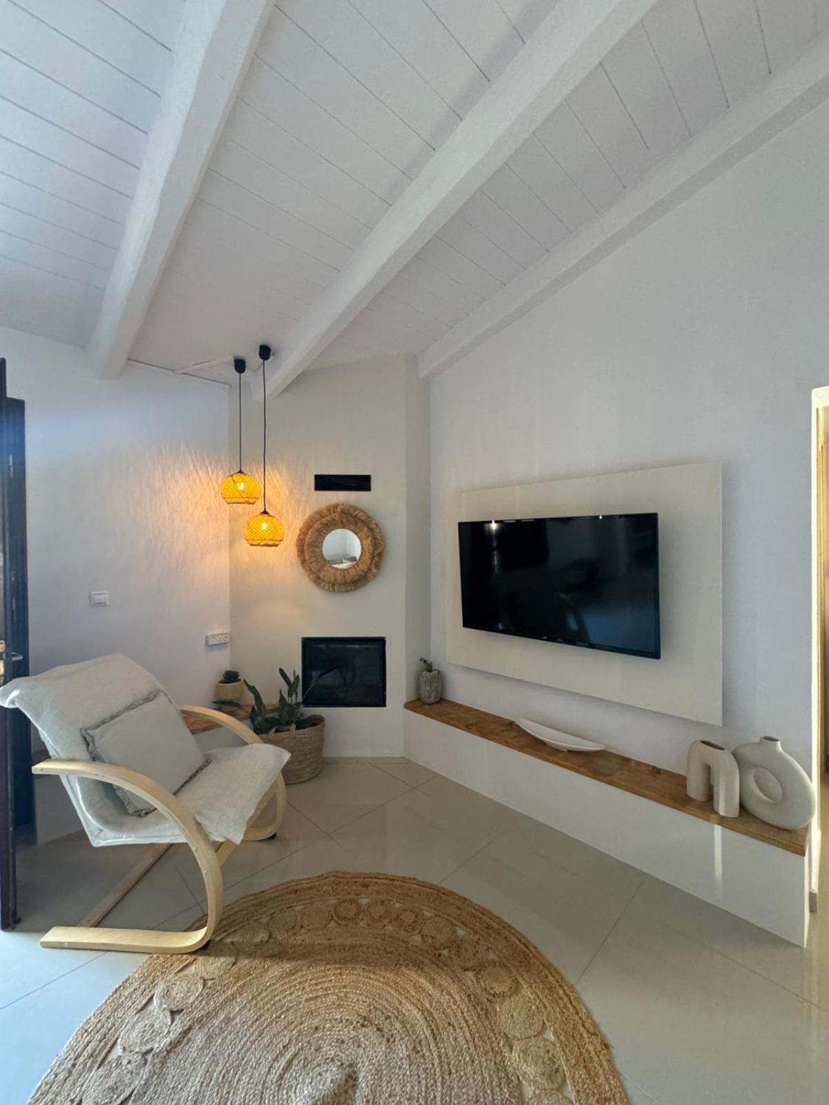 Villa Aspasia With Private Jacuzzi - Oasis Resort Коккинос Пиргос Экстерьер фото